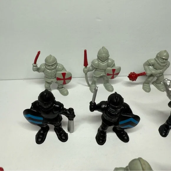 Red Box Mixed Lot of 12 Castle Knights Crusaders Black & Gray 2.75” Toy Figures - Picture 8 of 9